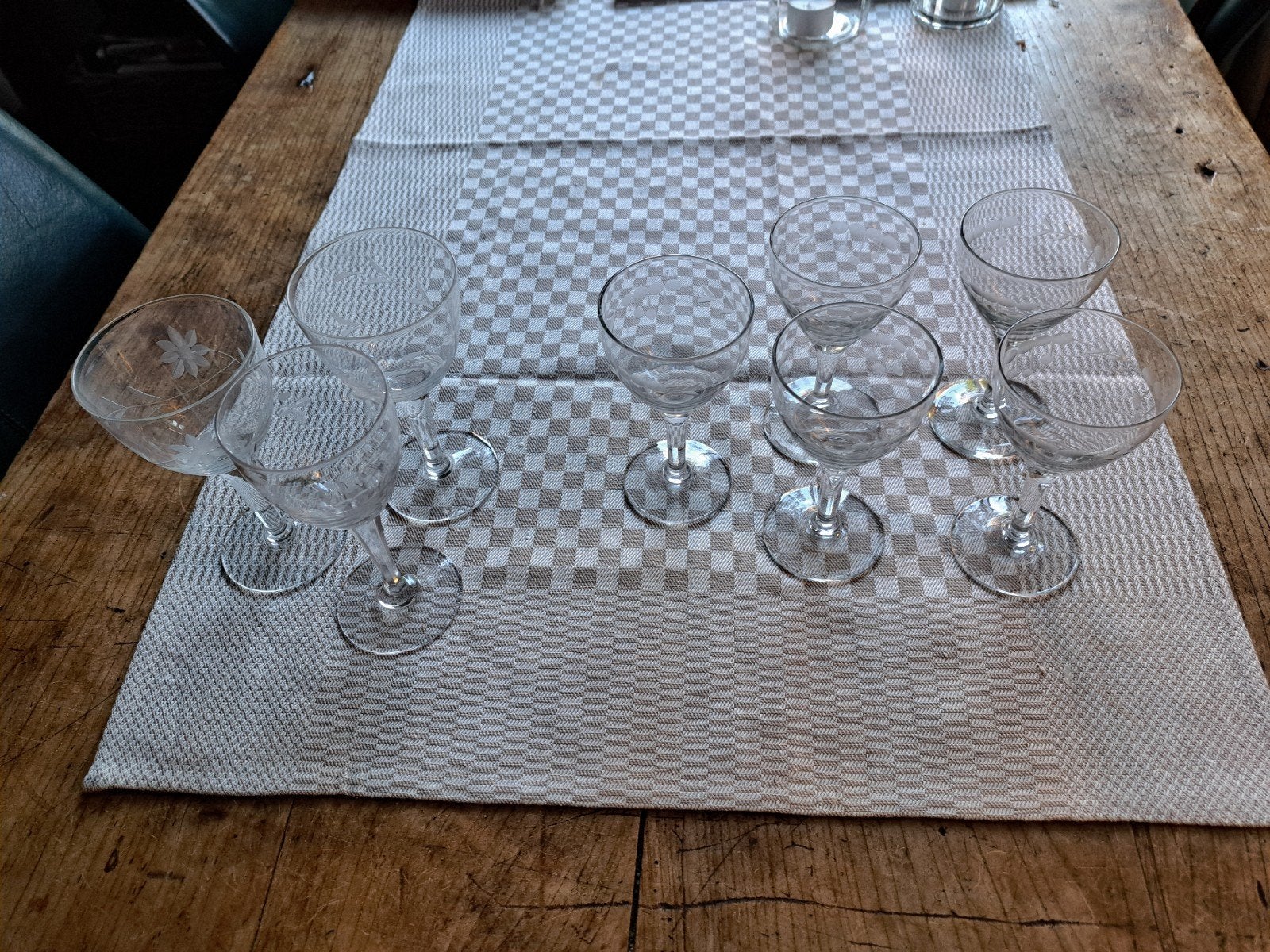 8 antieke  wijn glazen, Verzenden