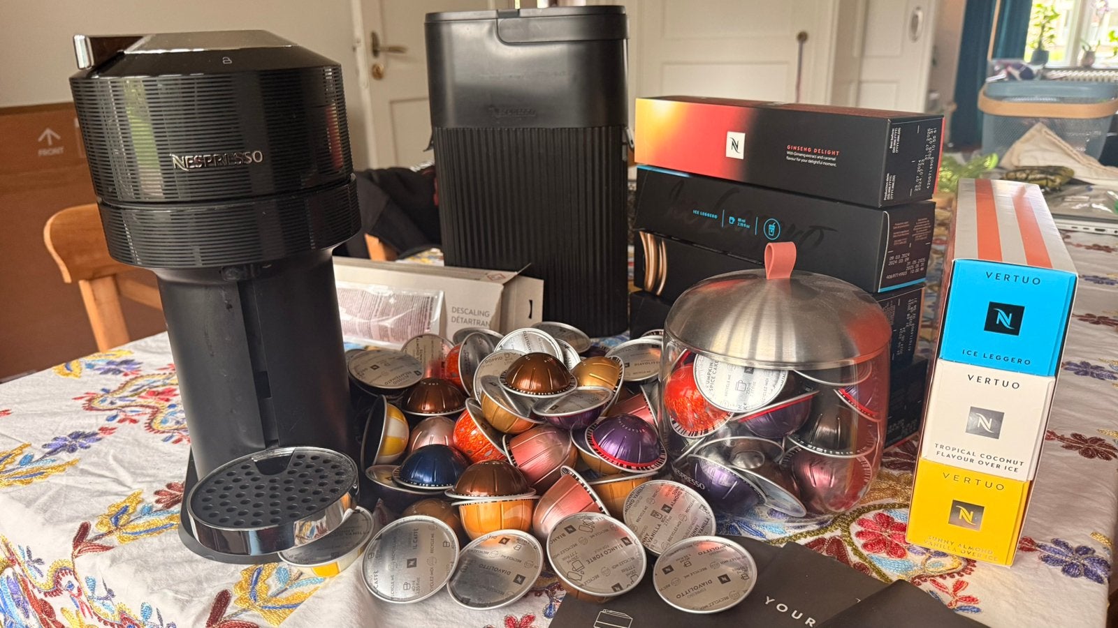 Nespresso Vertuo Next complete set + Philips melkopschuimer, Ophalen, Zo goed als nieuw, Koffiemachine
