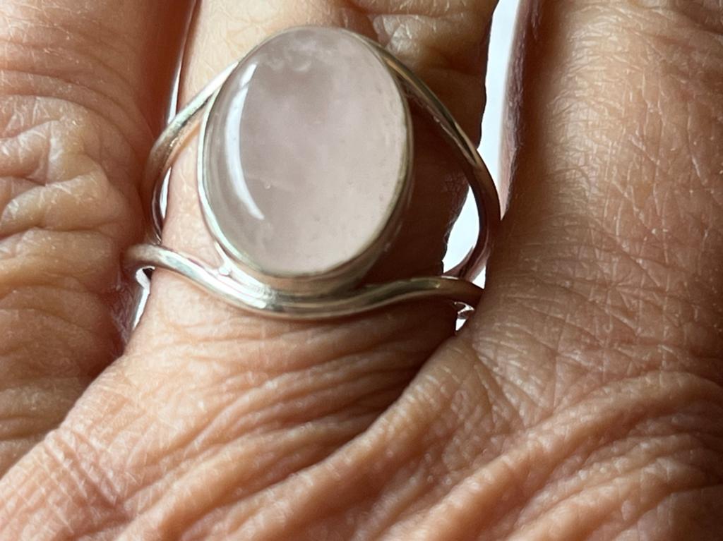Zilveren ring met Rozenkwarts, Verzenden, Zo goed als nieuw, 17 tot 18, Roze