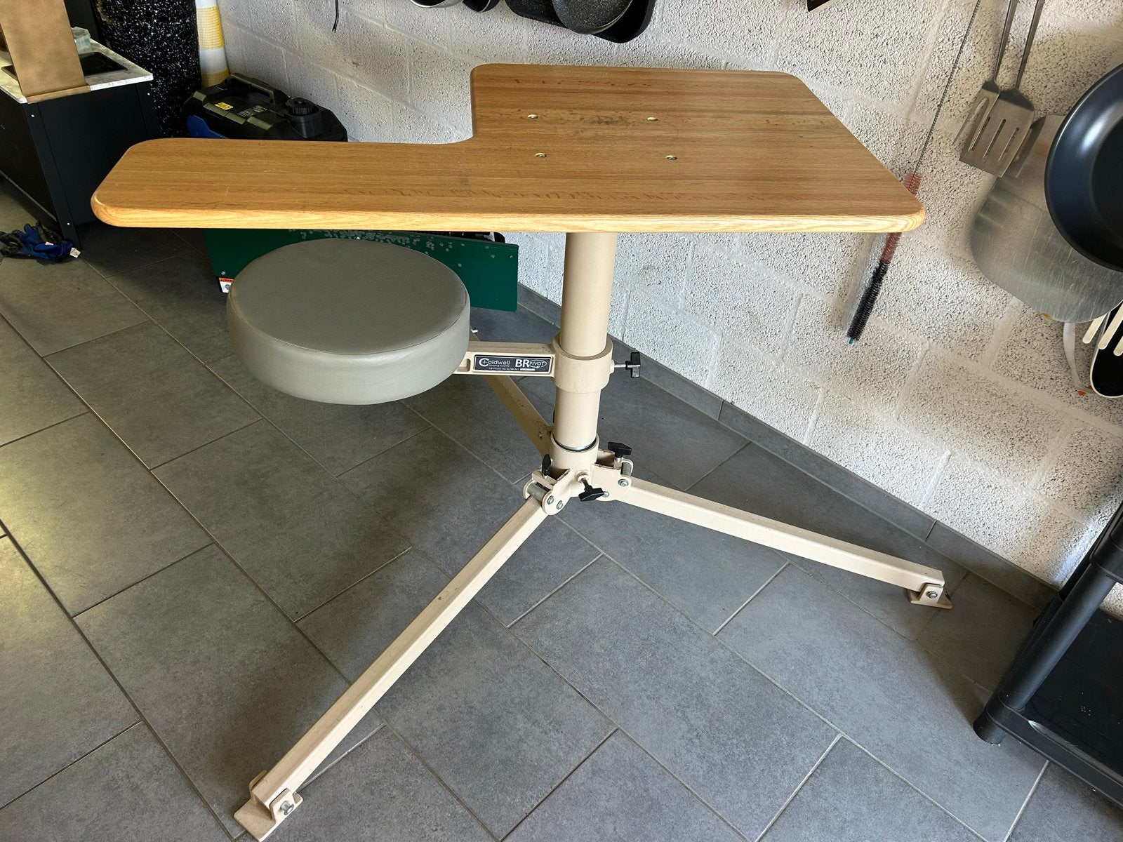 Caldwell BR Pivot Schietschijftafel met Kruk, Ophalen, Zo goed als nieuw