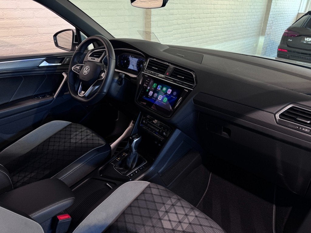 Volkswagen TIGUAN 1.5 TSI R-Line Business Trekhaak 360 Camer, 4 cilinders, 14 km/l, Bedrijf, SUV of Terreinwagen