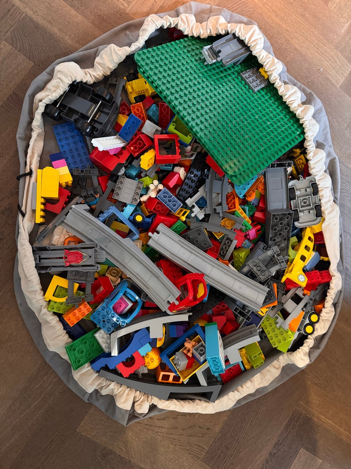 Duplo 9kg incl. 2 grondplaten en rails en elektrisch trein, Ophalen, Gebruikt, Overige merken