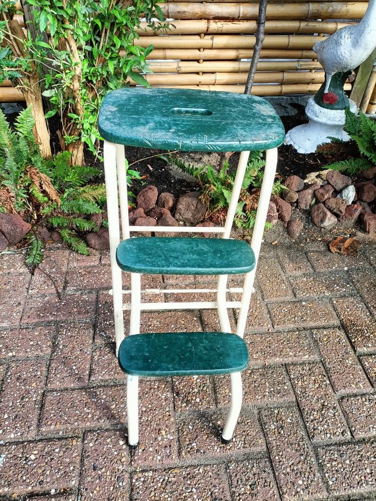 Vintage keukentrapje. Winkeltrapje. Krukje inklapbaar. Retro, Huis en Inrichting, Krukjes, Ophalen, Gebruikt, Hout