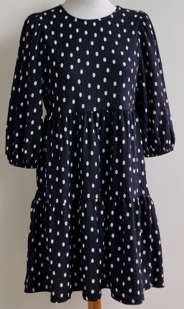 Bershka zwart jurkje met witte dots mt. M, Maat 38/40 (M), Zwart, Zo goed als nieuw, Boven de knie