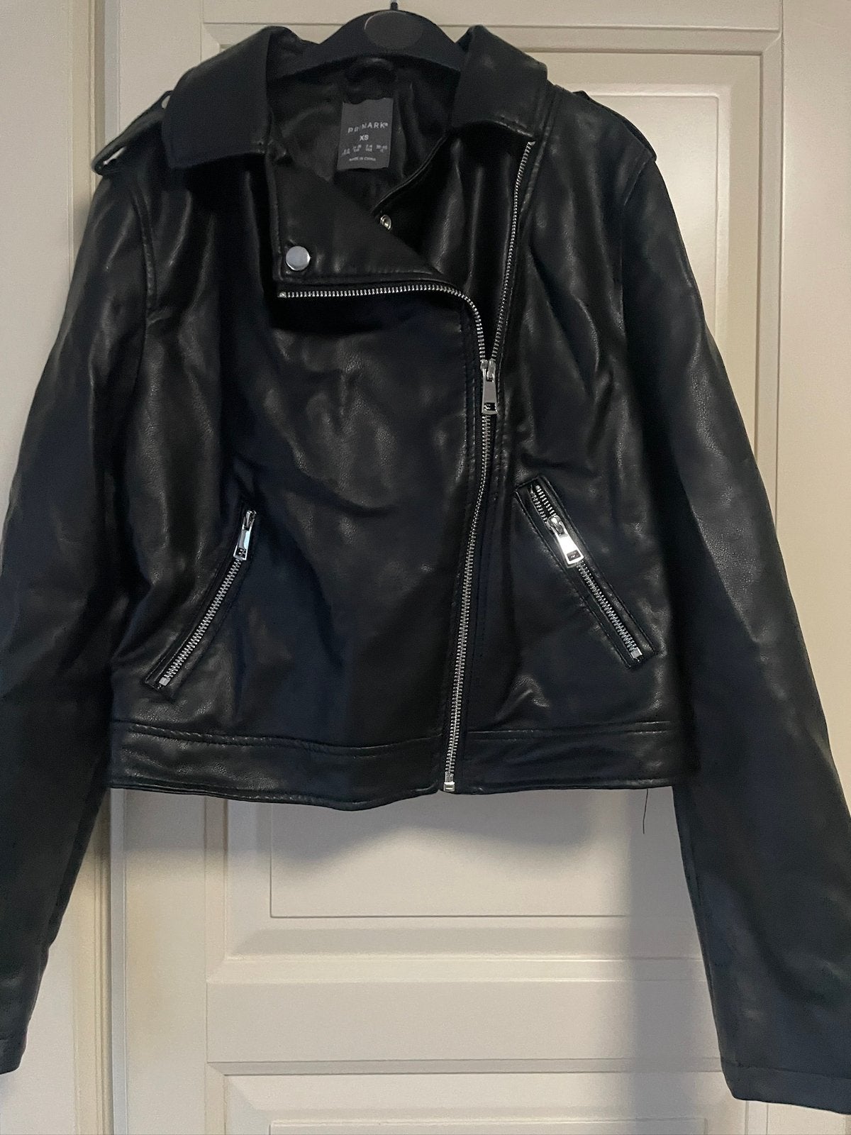 Heel mooi zwart lederlook jasje van Primark, maat XS, Ophalen of Verzenden, Zo goed als nieuw, Maat 34 (XS) of kleiner, Zwart