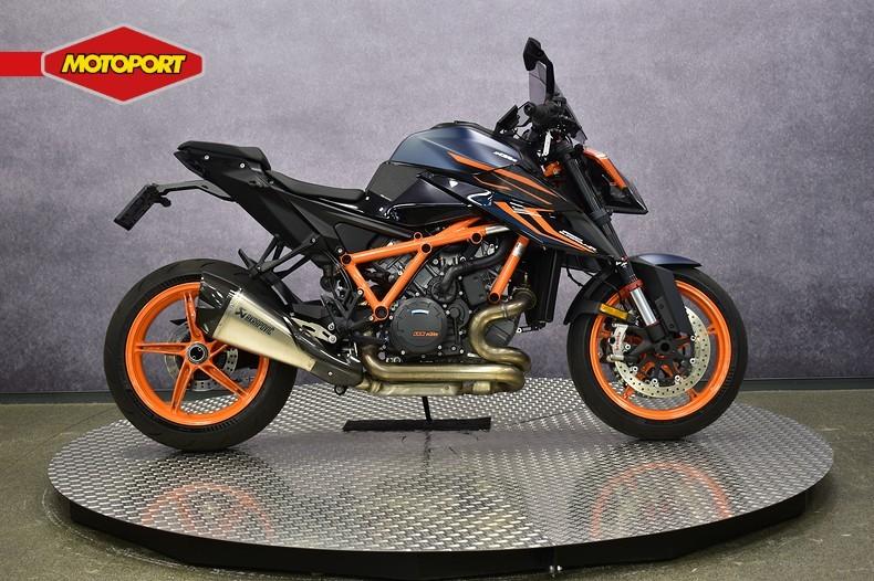 KTM 1290 SUPER DUKE R (bj 2024), Motoren, KTM Sportmotorcycle GMBH, Bedrijf, Stallhofnerstrasse 3
5230  Mattighofen, AT, Wessel.Peters@ktm.com