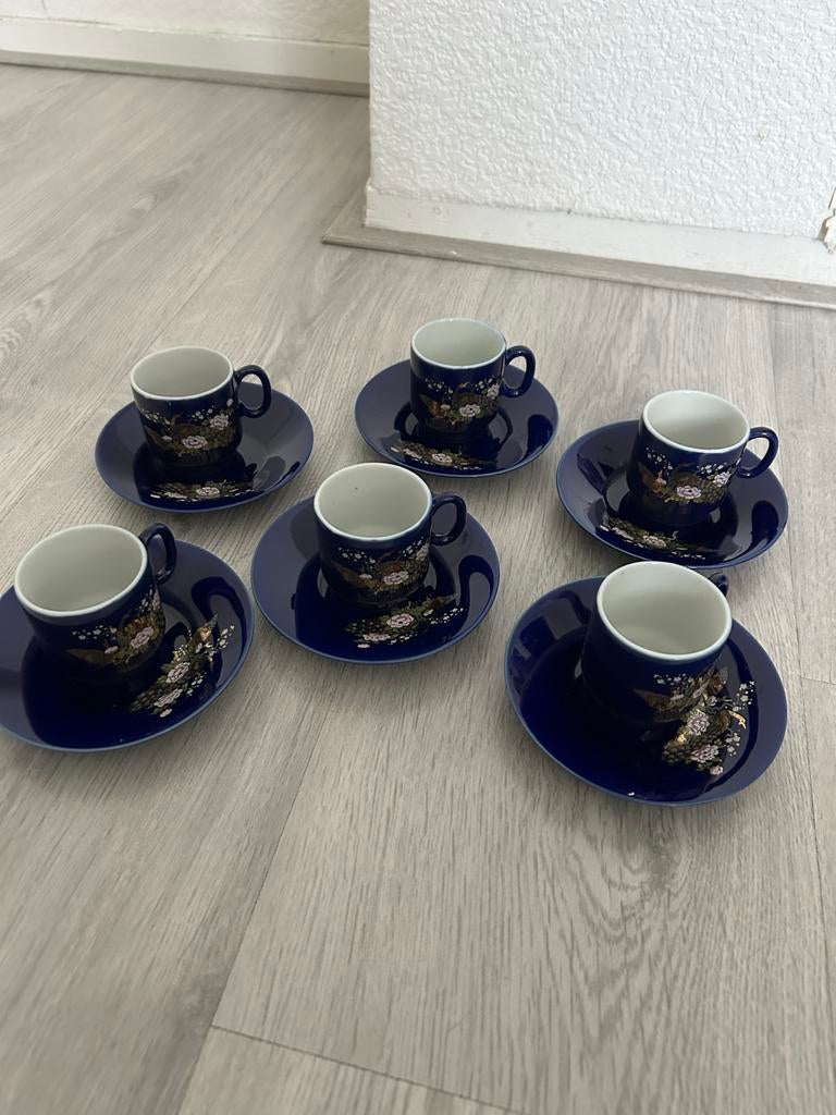 6x Donkerblauwe Kop en Schotel met Pauw en Bloemen, Huis en Inrichting, Keuken | Servies, Keramiek, Ophalen of Verzenden, Zo goed als nieuw