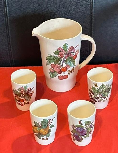 Villeroy en Boch, sapkan met 4 bekers, fruit/vlinder/kers, Ophalen