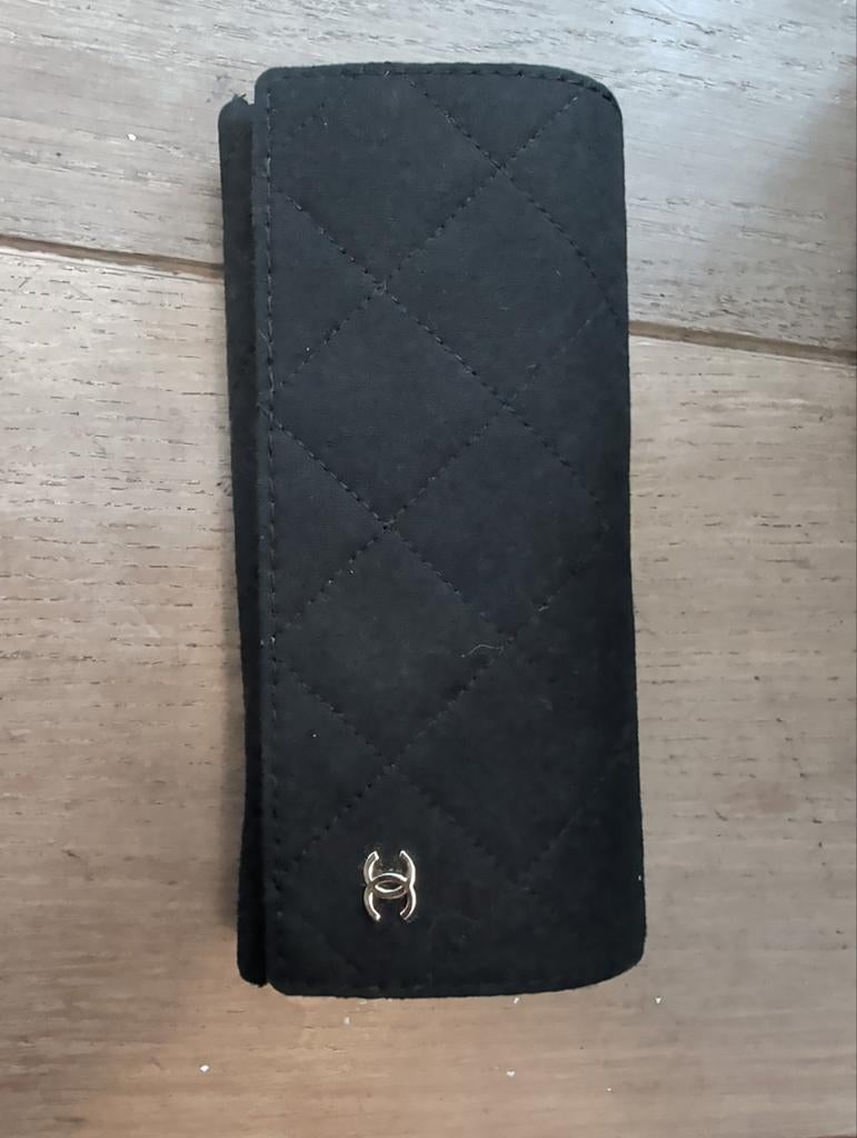 Chanel brillenkoker - Zwart, gewatteerd met logo, Sieraden, Tassen en Uiterlijk, Overige merken, Gebruikt, Zwart, Ophalen of Verzenden