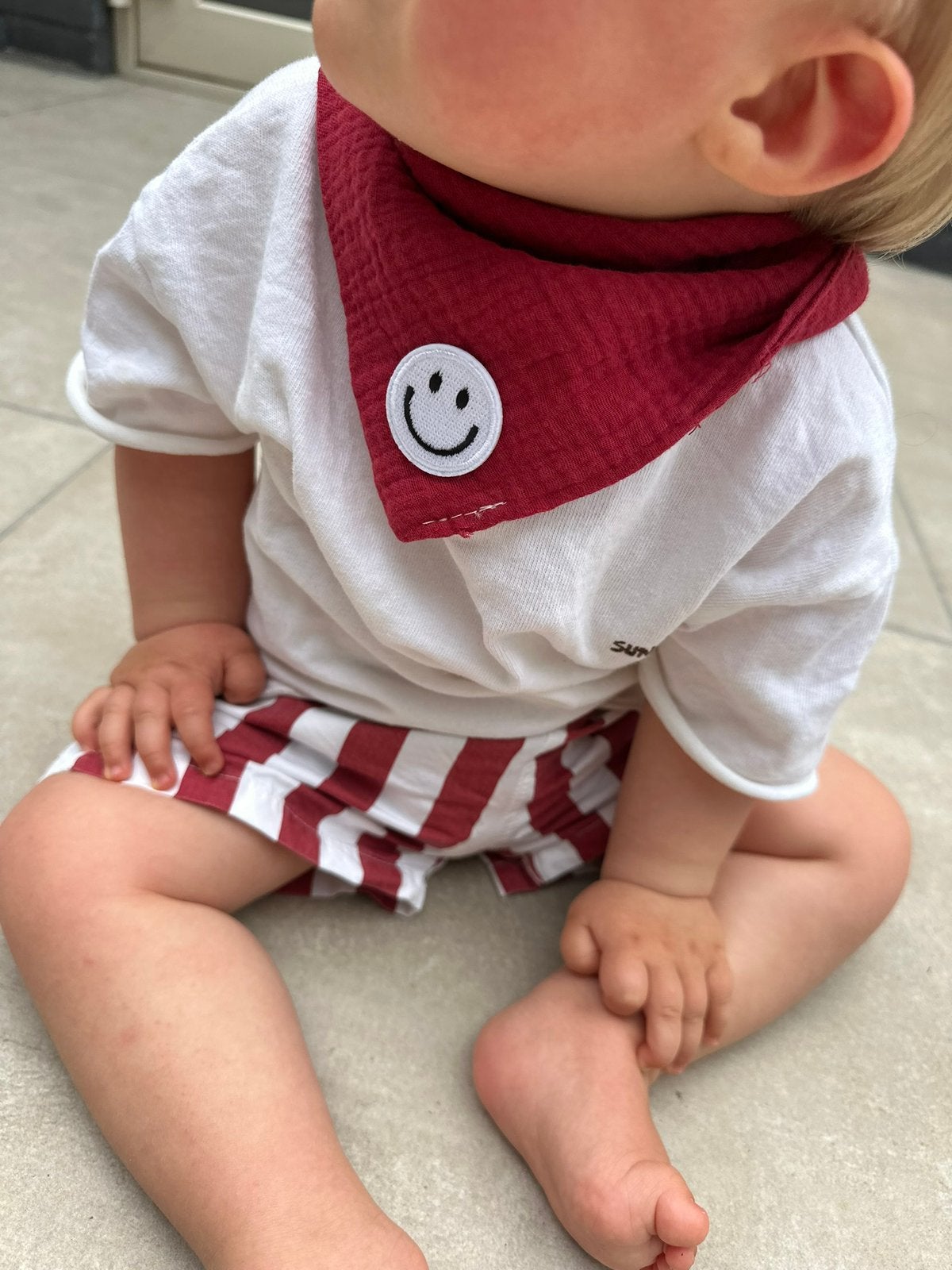 Handgemaakt hydrofiel bandana slabbetje met smiley - Rood, Verzenden, Nieuw