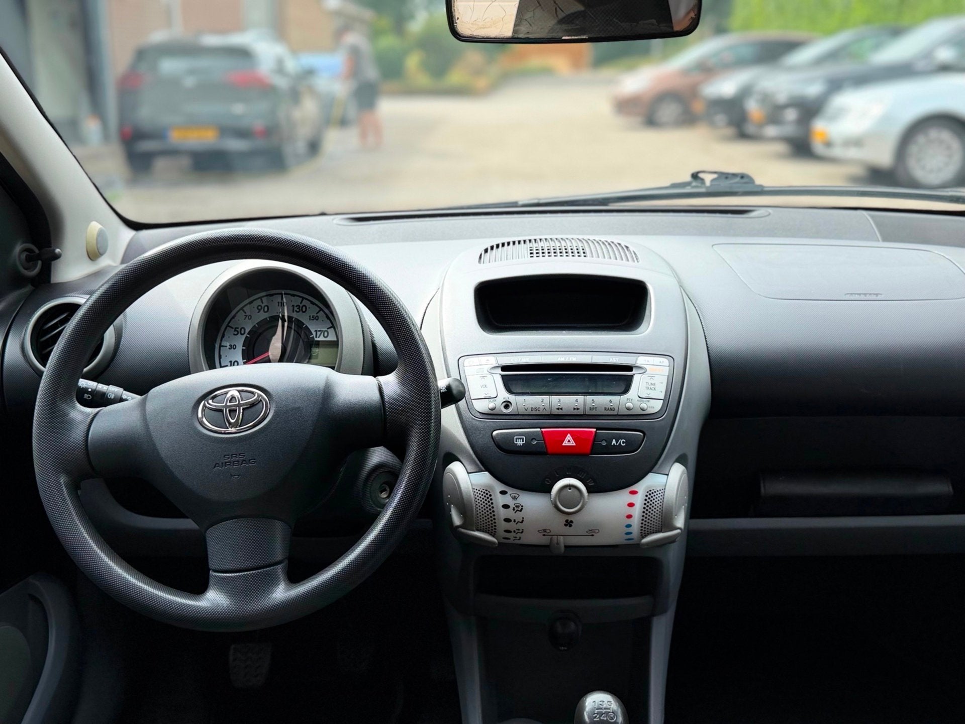 Toyota Aygo 1.0|NAP|AIRCO|5DRS|NIEUWEAPK+BEURT|BOEKJES|3EIG!, Voorwielaandrijving, Stof, Gebruikt, 4 stoelen