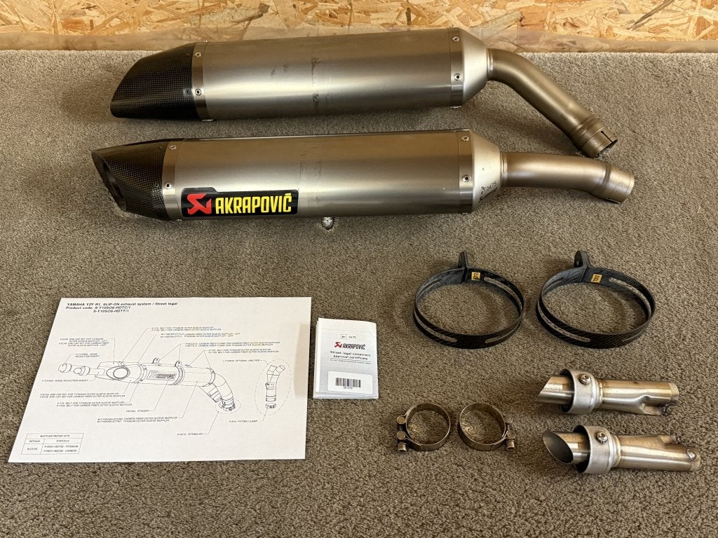 Akrapovic uitlaten dempers Yamaha YZF-R1 YZFR1 R1 04-06 RN12, Motoren, Onderdelen | Yamaha, Gebruikt, Verzenden, Media@akrapovic.com