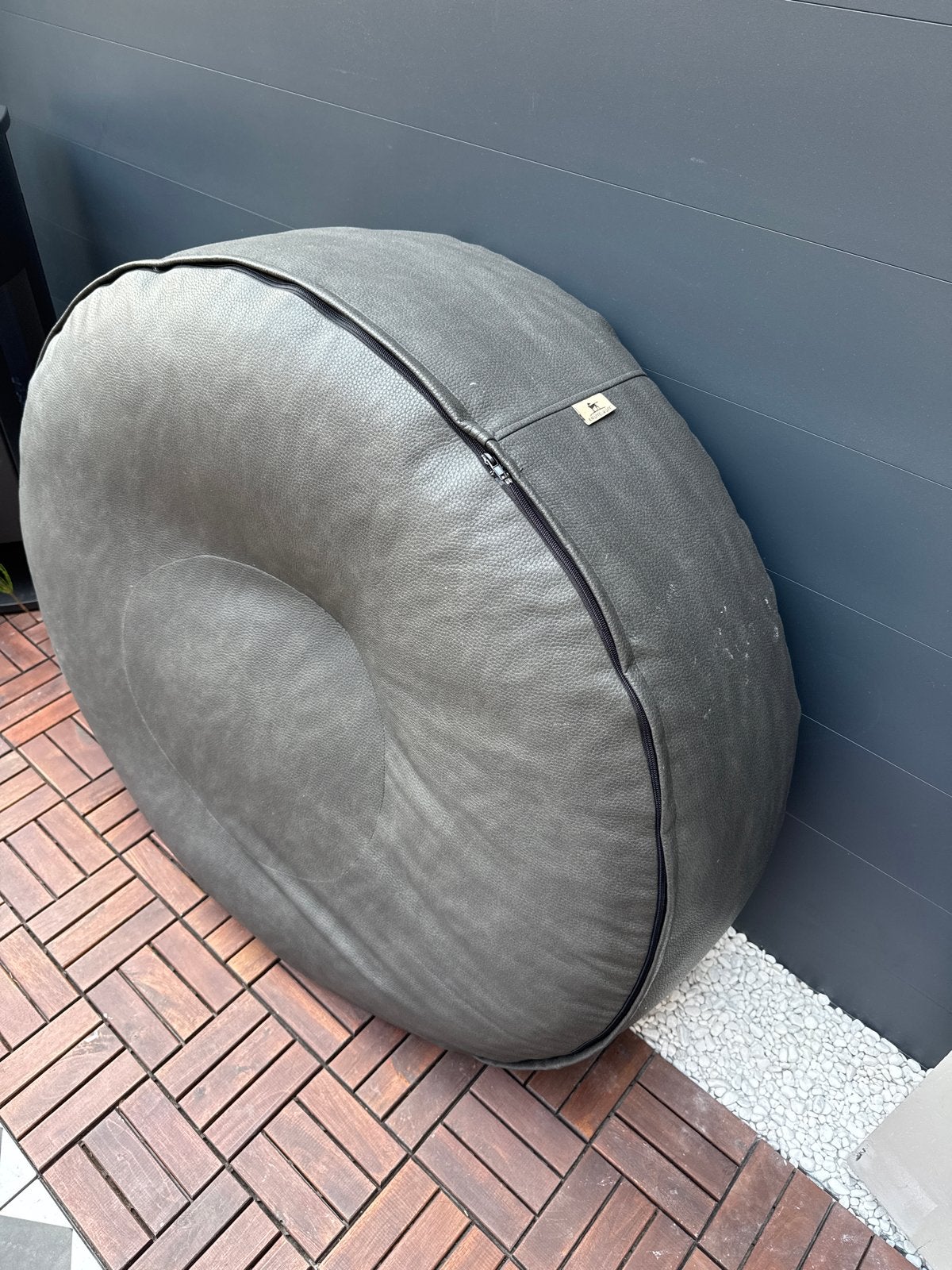 Knuffelwuff Orthopaedic Dog Bed Round Leather 80 cm Black, Ophalen, Gebruikt