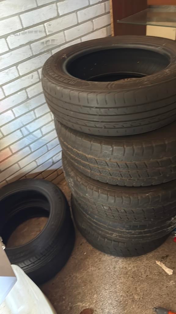 Banden 8 stuks, Auto diversen, Ophalen of Verzenden, Zo goed als nieuw