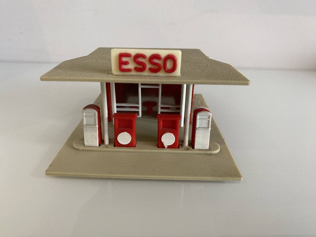 HO Pola 510 Esso tankstation (333*3), Hobby en Vrije tijd, Modeltreinen | H0, Gebruikt, Brug, Tunnel of Gebouw, Gelijkstroom of Wisselstroom