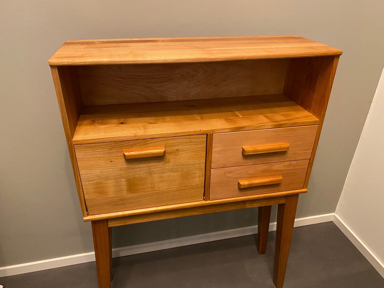 HoutenHart: buffetkast/dressoir, Ophalen, Zo goed als nieuw, Minder dan 100 cm, Kersenhout
