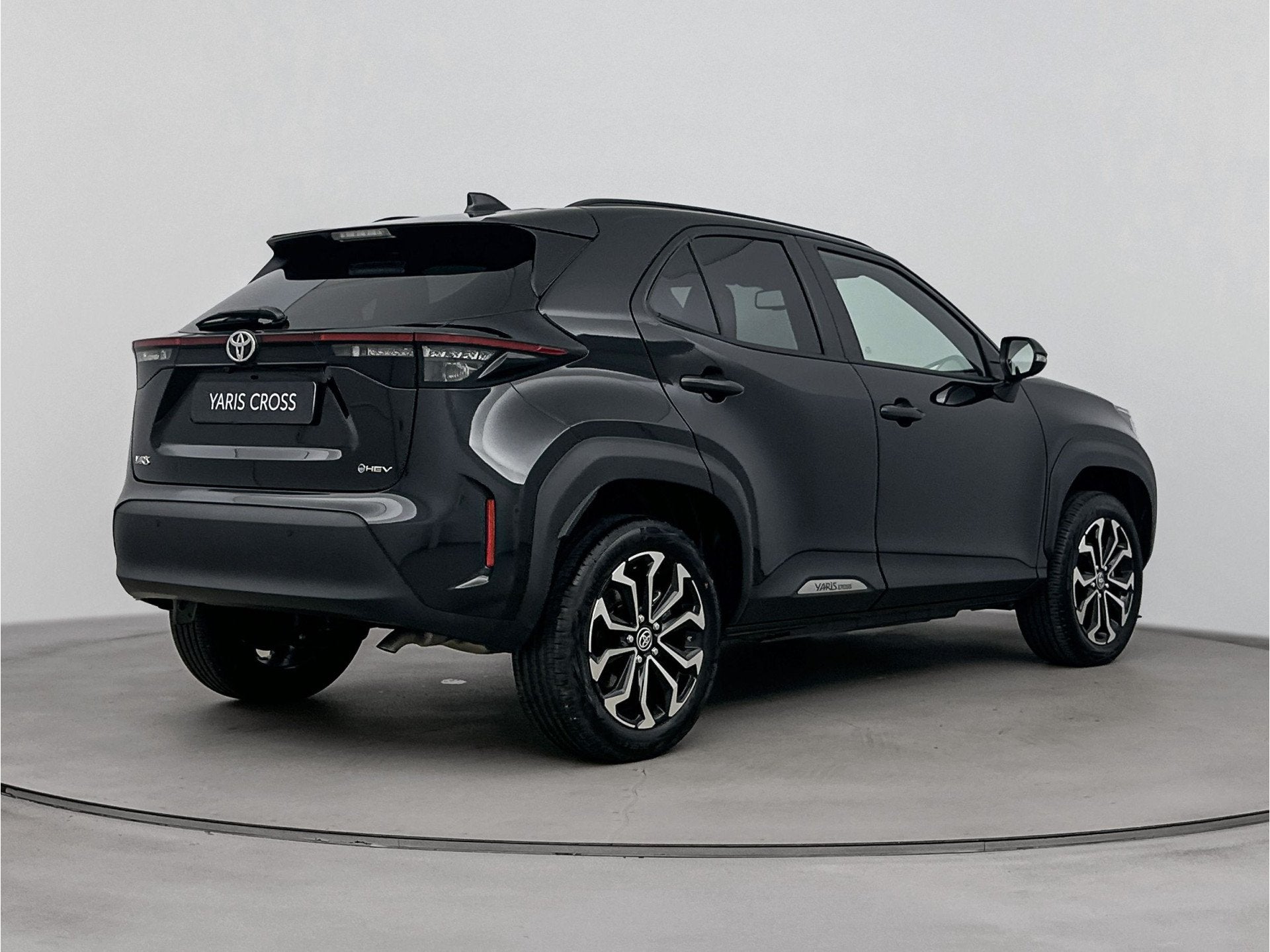 Toyota Yaris Cross 1.5 Hybrid 115 Dynamic Comfort Pack *DEMO, Stof, 116 pk, Zwart, Bedrijf