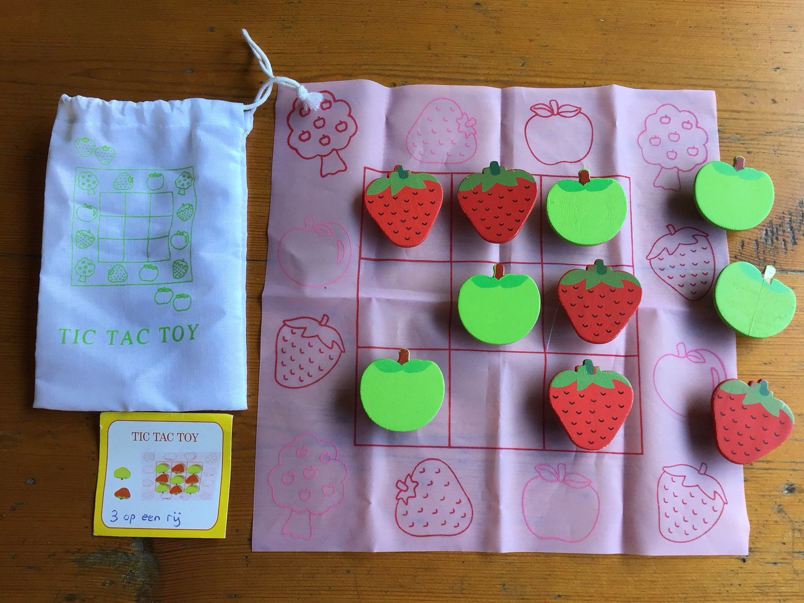 Tic Tac Toy: 3 op een rij spel met fruitstukken, Hobby en Vrije tijd, Gezelschapsspellen | Bordspellen, Een of twee spelers, Ophalen of Verzenden