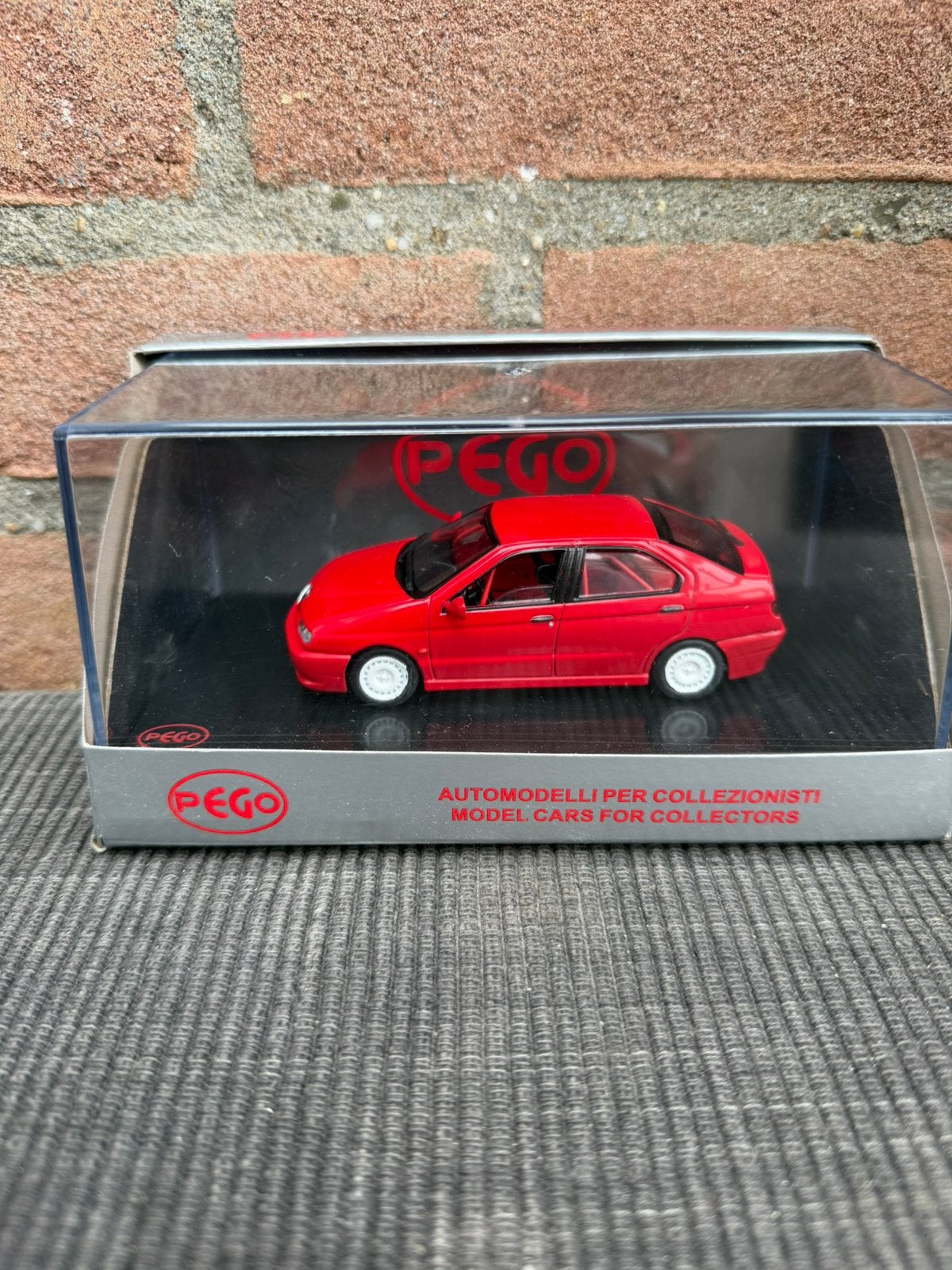 1:43 Alfa Romeo 146 Alfa rosso …….19,50, Ophalen of Verzenden, Nieuw, Auto, Overige merken