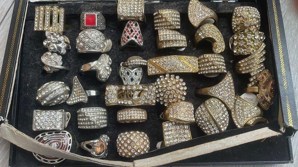 Partij 35x Luxe Dames Ringen met Strass / Kristal, Nieuw, Ophalen of Verzenden, Dame, Zilver
