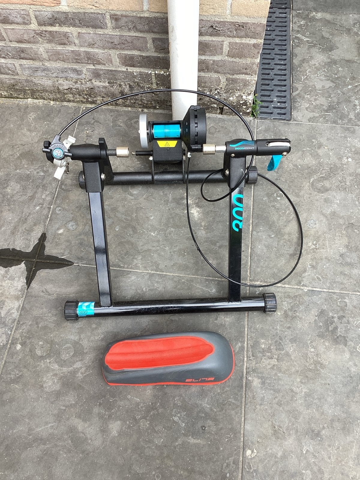 B'Twin 300 Fietstrainer zonder as met Elite Voorwielsteun, Ophalen, Gebruikt, Overige typen, Staal