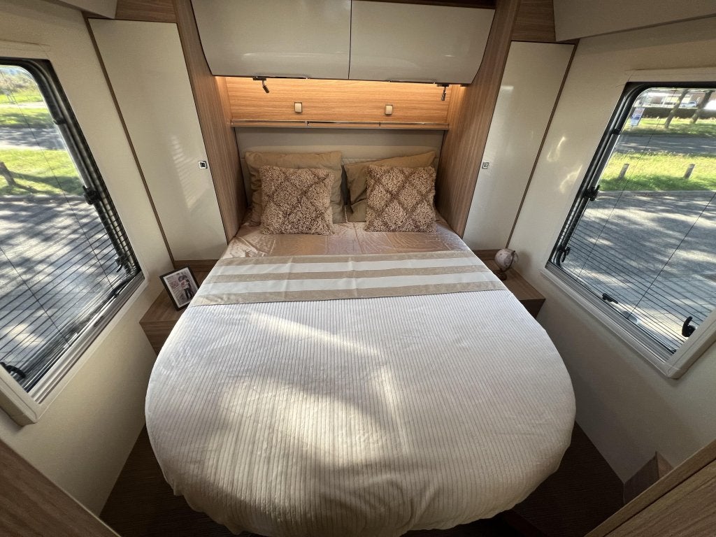 Bürstner Ixeo 736 T AUTOMAAT QUEENSBED+HEFBED FACE TO FACE, Automaat, Fiat, 7 tot 8 meter, Bedrijf