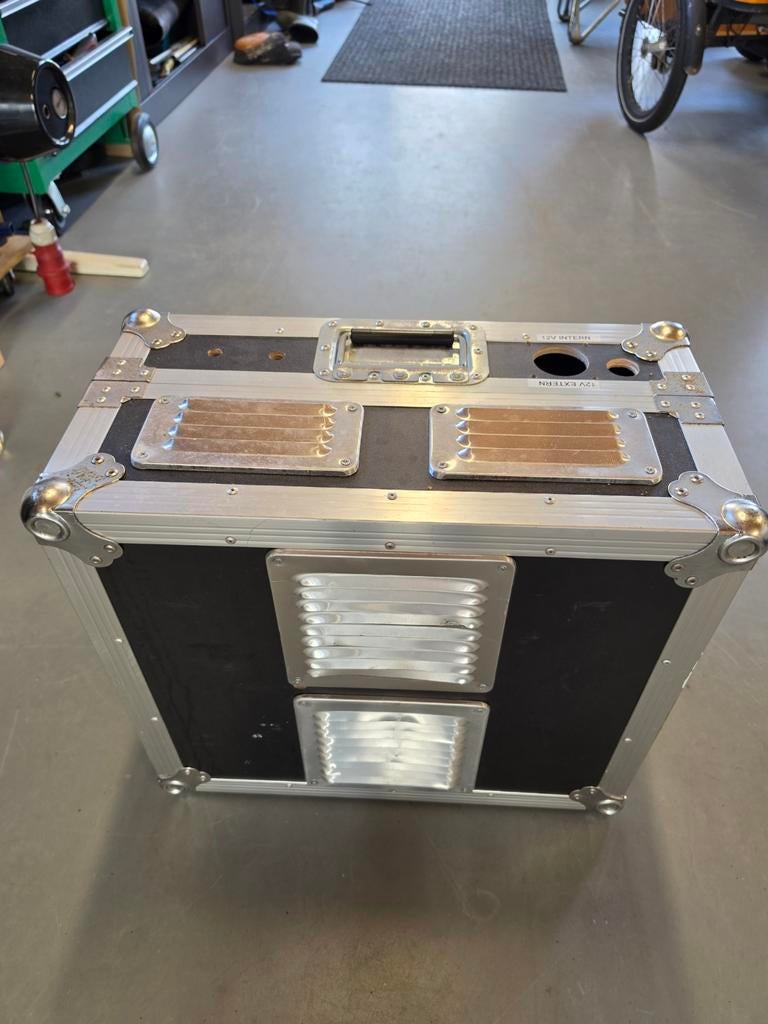 Flightcase voor omvormer Victor 1600 en accu, Ophalen, Gebruikt