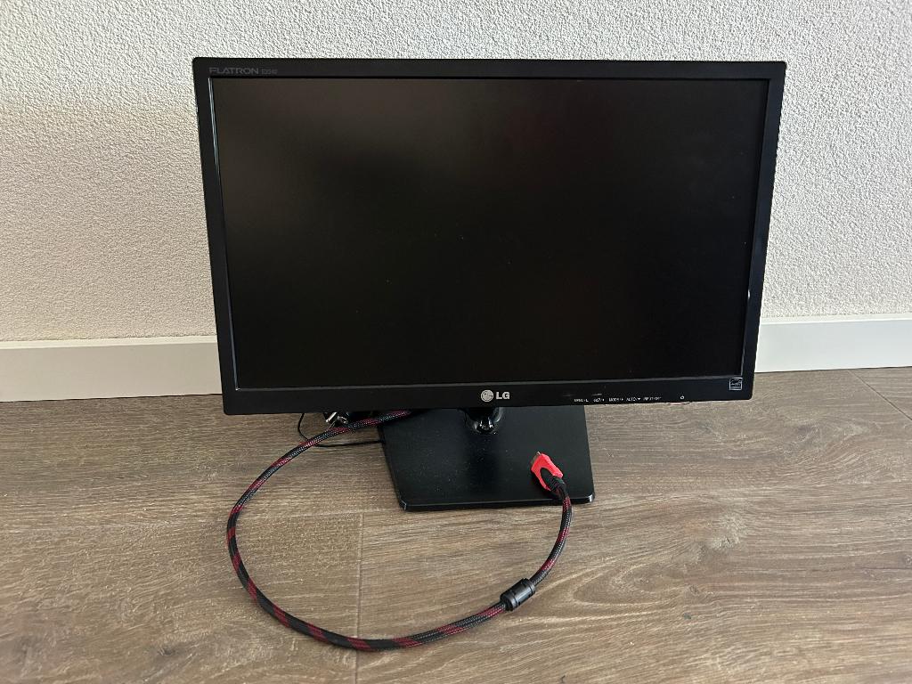 LG Flatron L2242T-RM monitor, Ophalen, Kantelbaar, Full HD, Zo goed als nieuw