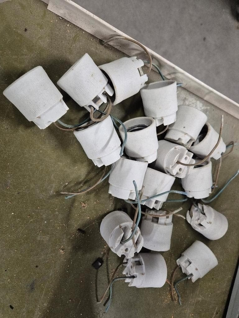 17x porseleinen fitting lamphouder 230 volt E27 schroef