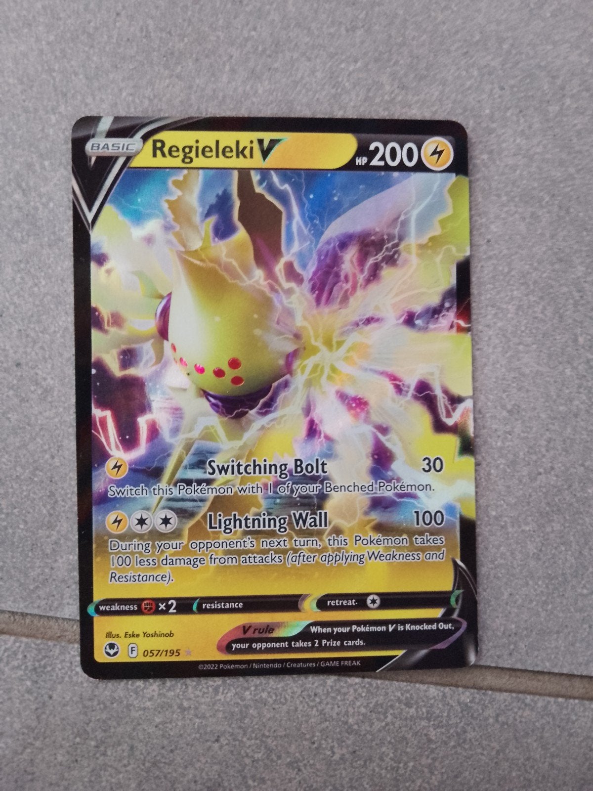 Regieleki V Pokémon Kaart - Zo goed als nieuw, Ophalen of Verzenden, Zo goed als nieuw, Losse kaart