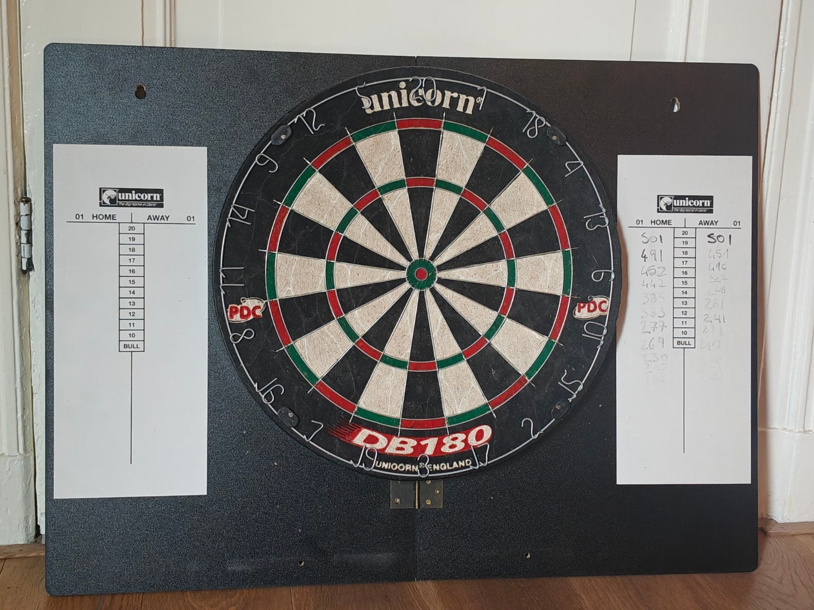 Unicorn DB180 Home Darts Centre - Dartbord met scoreborden, Sport en Fitness, Darts, Ophalen of Verzenden
