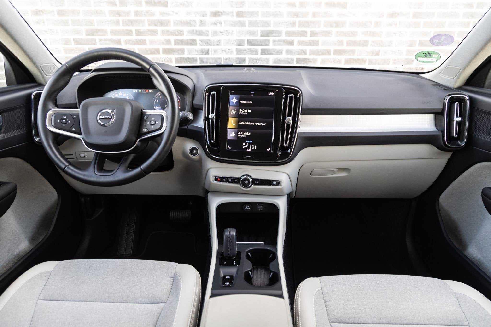 Foto 2 van Volvo XC40 1.5 T3 Momentum Pro | Achteruitrijcamera | Parkee