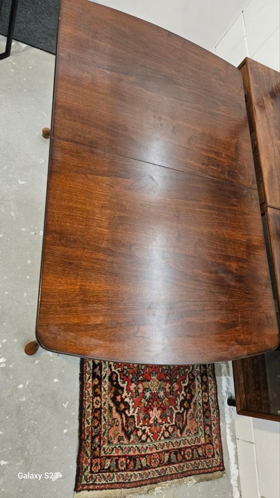 Antieke houten eettafel met sierlijke poten, Ophalen of Verzenden