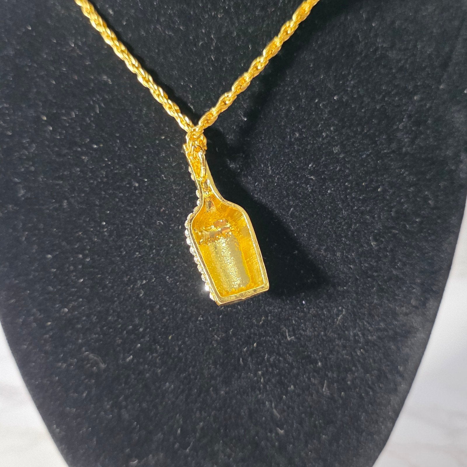 Bottle Pendant Iced-Out Chain, Ophalen of Verzenden, Nieuw, Goud, Met hanger