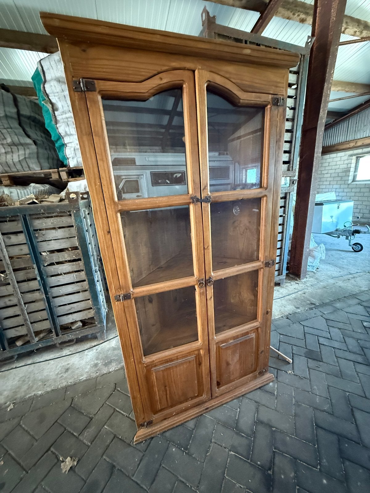 Rustieke houten vitrinekast met glazen deuren, Ophalen, 50 tot 100 cm, 150 tot 200 cm, 50 tot 75 cm