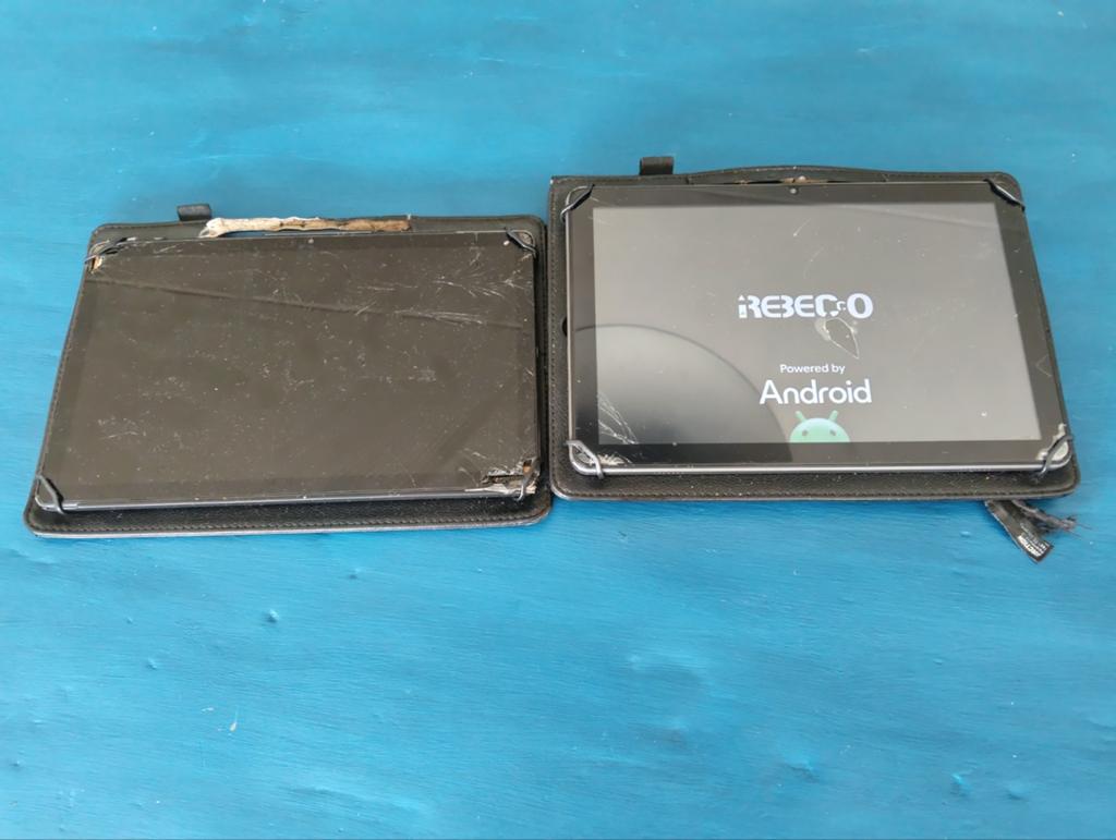 2x Tablet: Samsung A7 & Robecco Android (gebarsten scherm), Computers en Software, Android Tablets, Gebruikt, Ophalen of Verzenden