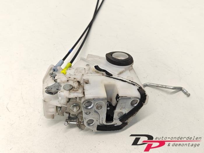 Deurslot Mechaniek 4Deurs rechts-achter van een Daihatsu Cuo, Gebruikt, Daihatsu, -, -