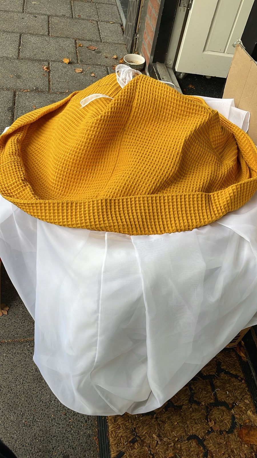 Gele wafelstof bedomrander/klamboe +standaard voor babybedje, Ophalen, Jongetje of Meisje, Geel, Zo goed als nieuw