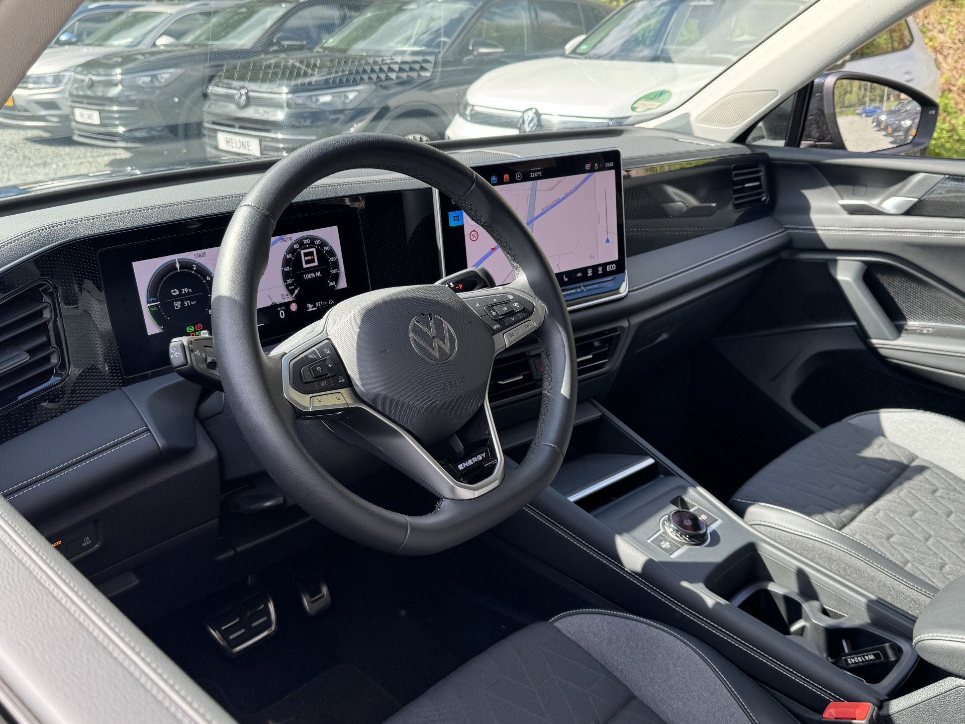 Volkswagen Tiguan 1.5 TSI 204PK DSG HYBRID LIFE ENERGY 360°, Auto's, Dealer onderhouden, Blauw, Bedrijf, 71 km/l