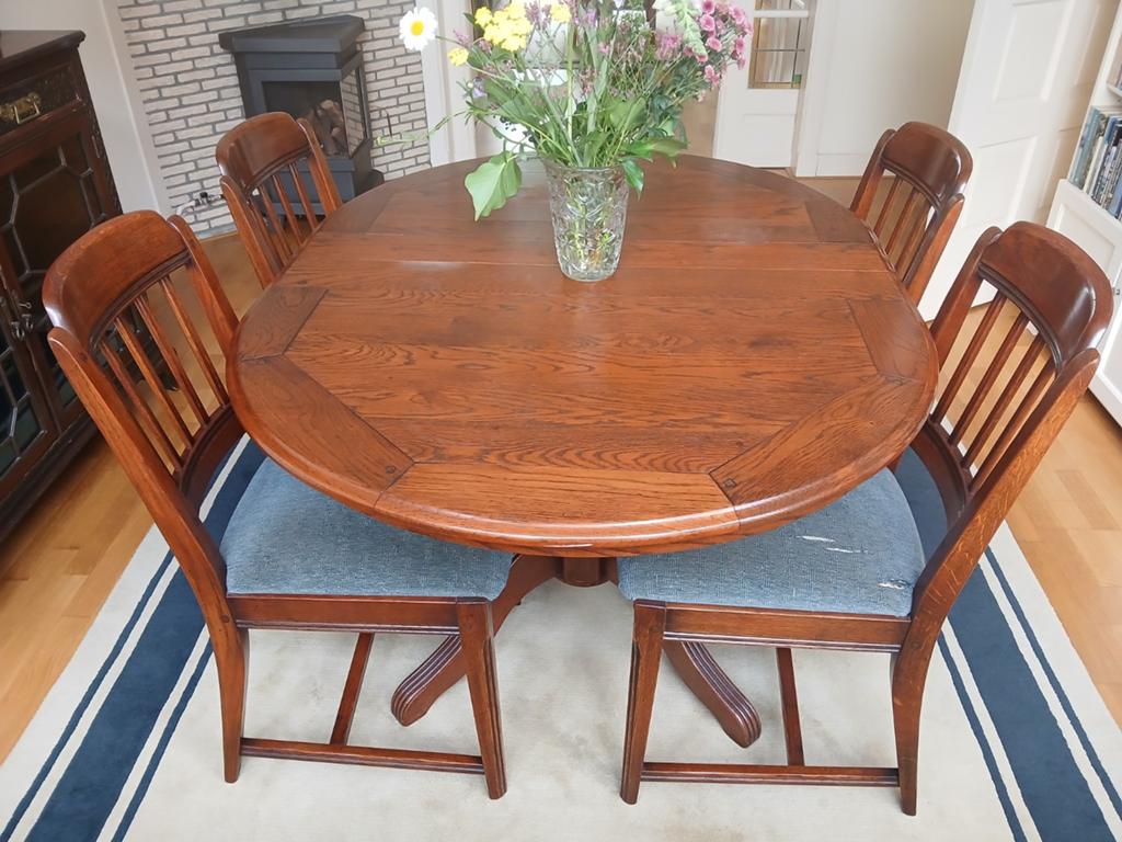 Eettafel uitschuifbaar met 4 stoelen, Huis en Inrichting, Ophalen, Gebruikt, 4 tot 6 stoelen