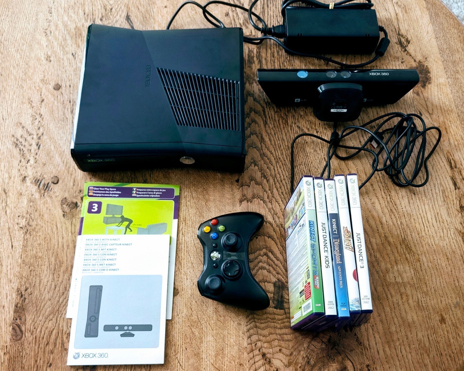 Xbox 360, Kinect, controller, 5 games, zo goed als nieuw, 360 S, Met games, Ophalen of Verzenden, Zo goed als nieuw