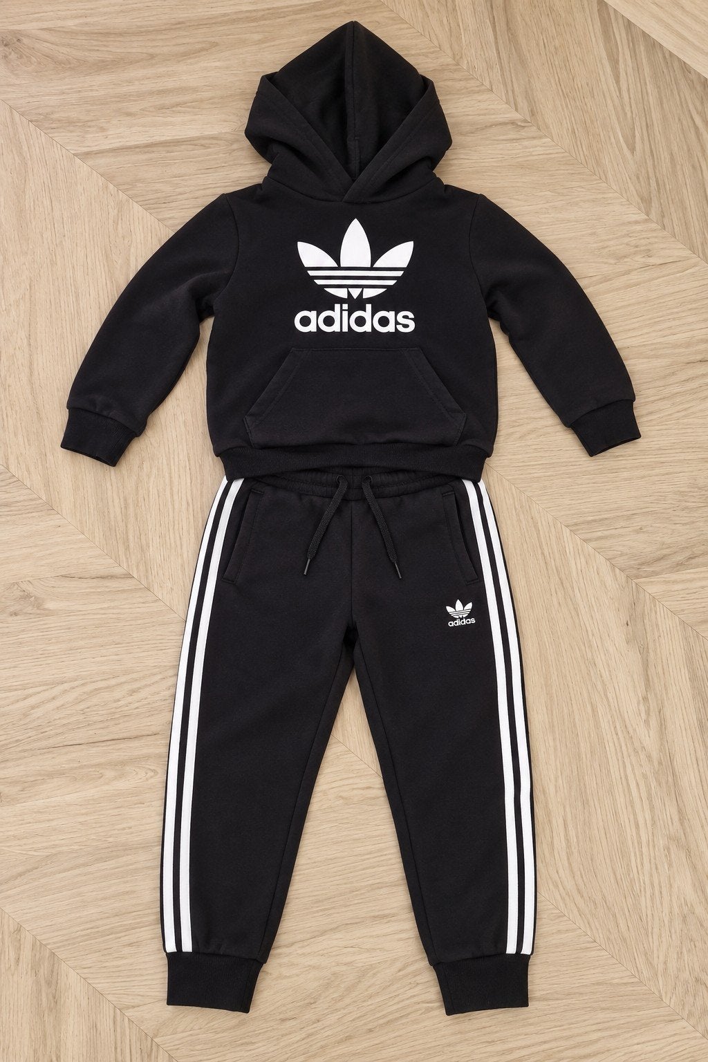 ADIDAS zwarte trainingspak, maat 116., Adidas, Verzenden, Jongen of Meisje, Zo goed als nieuw