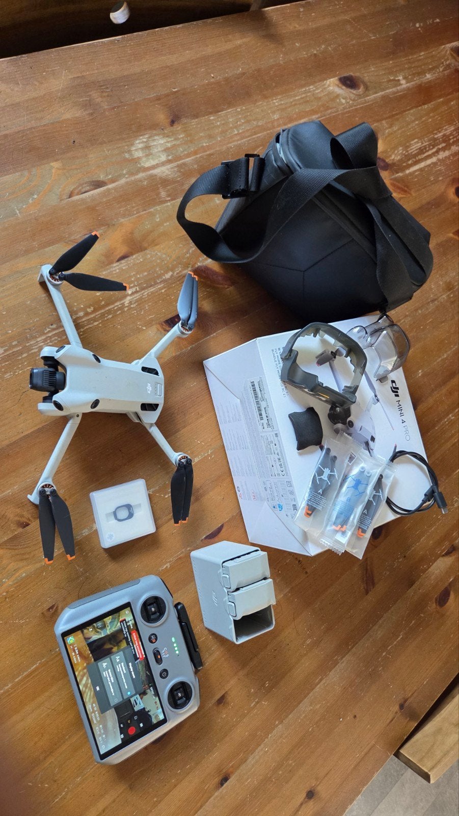 DJI Mini 4 Pro Fly More Combo – Inclusief DJI RC 2 (Smart Co, Audio, Tv en Foto, Drones, Ophalen of Verzenden, Zo goed als nieuw