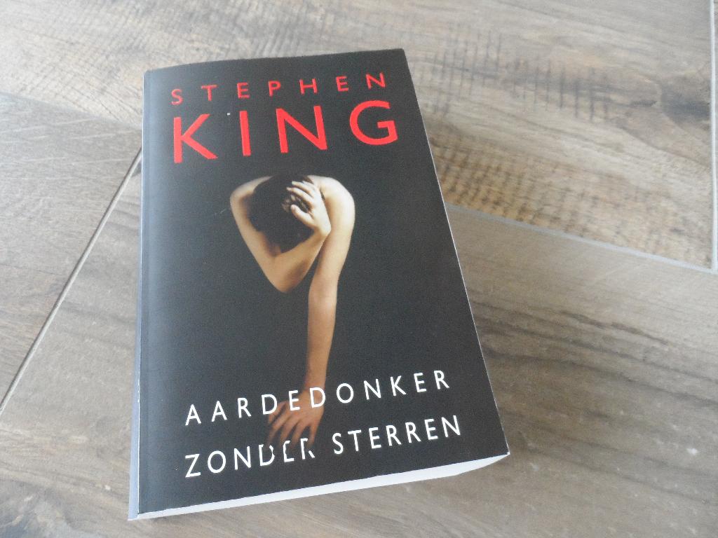 Stephen King - Aarde donker zonder sterren., Ophalen of Verzenden, Gelezen