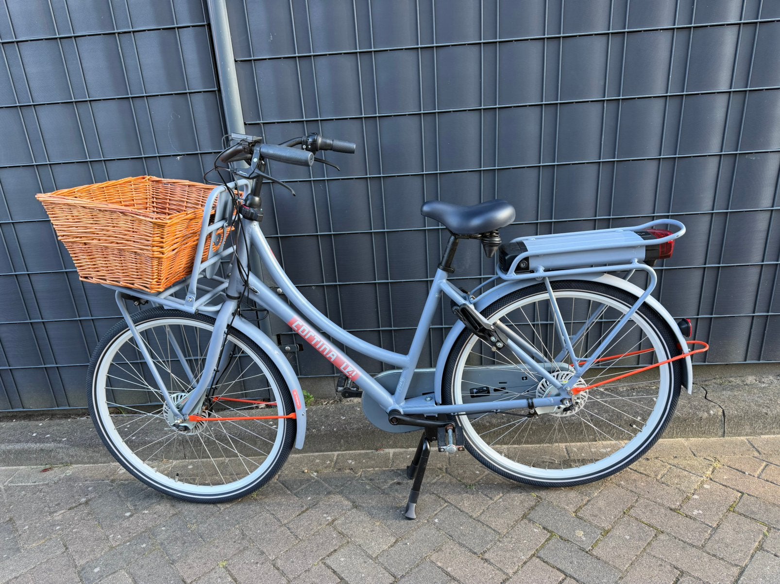 Mooie Cortina E-U4 Transport Sportdrive met rieten mand, Ophalen, Zo goed als nieuw, 50 km per accu of meer, Cortina
