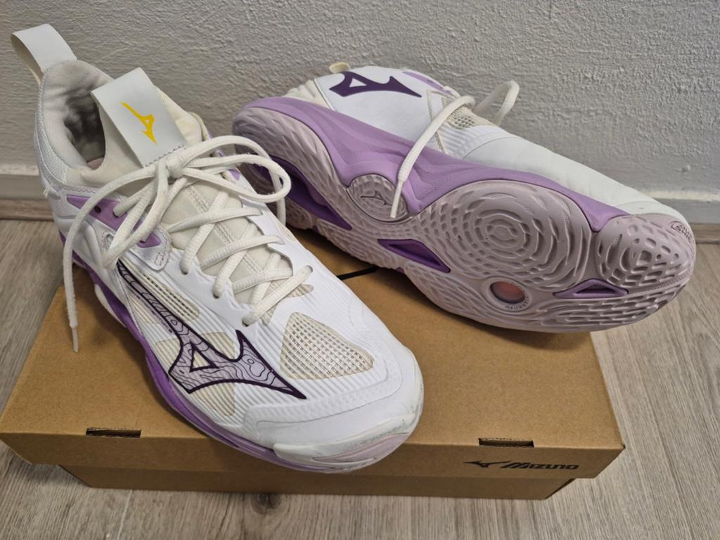 Mizuno volleybal schoenen dames maat 42,5, Sport en Fitness, Volleybal, Ophalen of Verzenden, Zo goed als nieuw, Schoenen