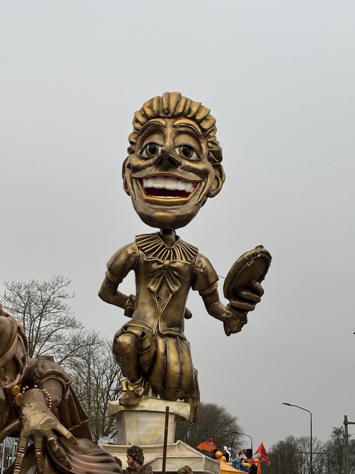 Grote Carnavalskoppen: Vrouwenkop en Heer op Sokkel, Ophalen, Gebruikt, Versiering, Carnaval