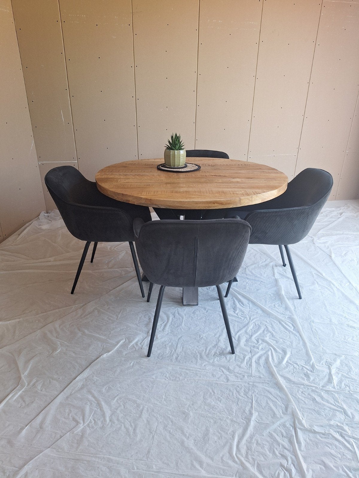 Eettafel met 4 stoelen - Industrieel design, Ophalen, Industrieel, Modern, Zo goed als nieuw, Vier