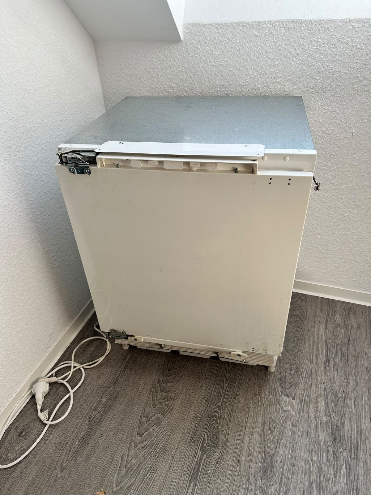 Compacte Bosch inbouwkoelkast - Ideaal voor kleine ruimtes, Witgoed en Apparatuur, Ophalen, Zonder vriesvak, Gebruikt, 75 tot 100 liter