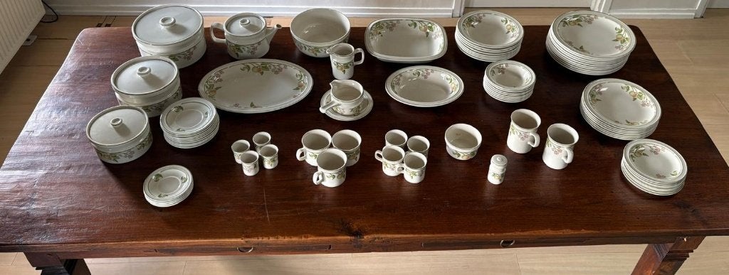 Wedgwood Wild Apple compleet servies – grote set, Huis en Inrichting, Keuken | Servies, Zo goed als nieuw, Compleet servies, Porselein